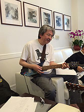 「闭关」期间，我成立了FSR Social Club, 邀请几位好友到家里Jam Jam 歌。