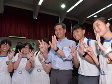 特首网志：让元朗同学增广见识