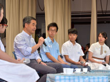 特首网志：让元朗同学增广见识