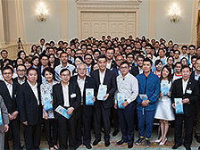 特首网志谈青年创业