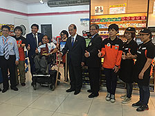 劳工及福利局局长张建宗