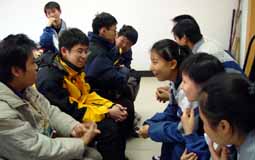 香港中學生在新疆與當地學生交流
