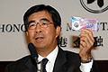 Choi Yiu-kwan showing $10 polymer note