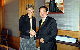 Dr York Chow meets Renee Bergkamp