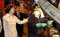 廖秀冬参观九铁何东楼车厂