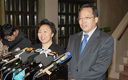 郑汝桦及张思平会见传媒