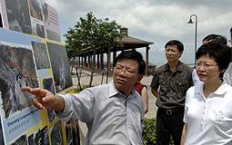 Carrie Lam inspects Tai O slope repair works