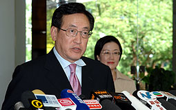 Dr York Chow meets media