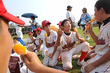 Indonesian players enjoys treats