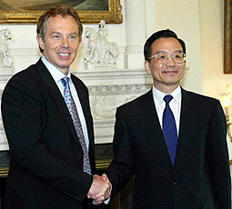 總理溫家寶與英揆布萊爾會面(新華網圖片)