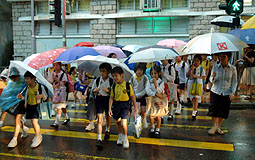 連場暴雨  下午校停課