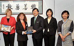 Raymond Wong meets delegation from Montr�al