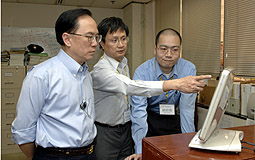 Donald Tsang gets brief on new info system