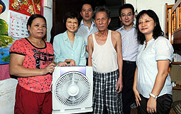 弱勢社群獲贈電風扇