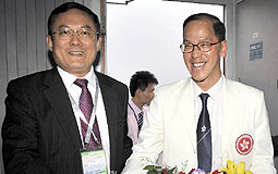 曾德成（右）出席全运会开幕仪式