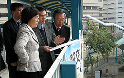 廖秀冬视察杨屋道的路段扩阔工程