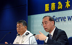 警務處行動處處長任達榮和刑事及保安處處長鄧厚昇
