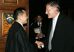 Wong Yan Lung shakes hands with Robert Seabrook