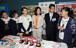 Commissioner of PoliceTang King-shing (2nd right)