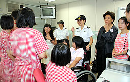 Sichuan quake victims visit inmates