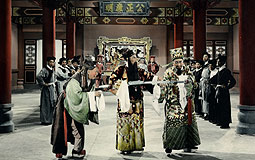 靚次伯在《合珠記》中飾演包公