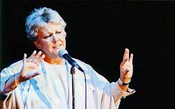 英國抒情爵士樂歌手卡露•基德