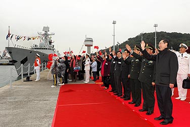 海軍529護航艦離開香港