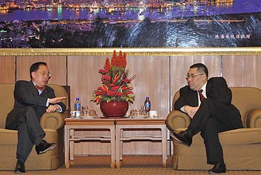 行政長官曾蔭權與澳門行政長官崔世安