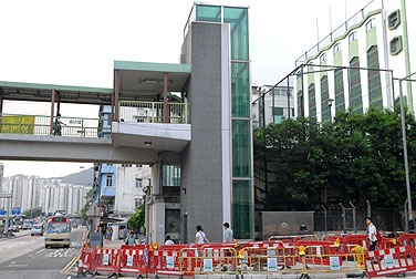 觀塘道近彩石里行人天橋
