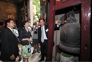 Carrie Lam visits Lo Pan Temple